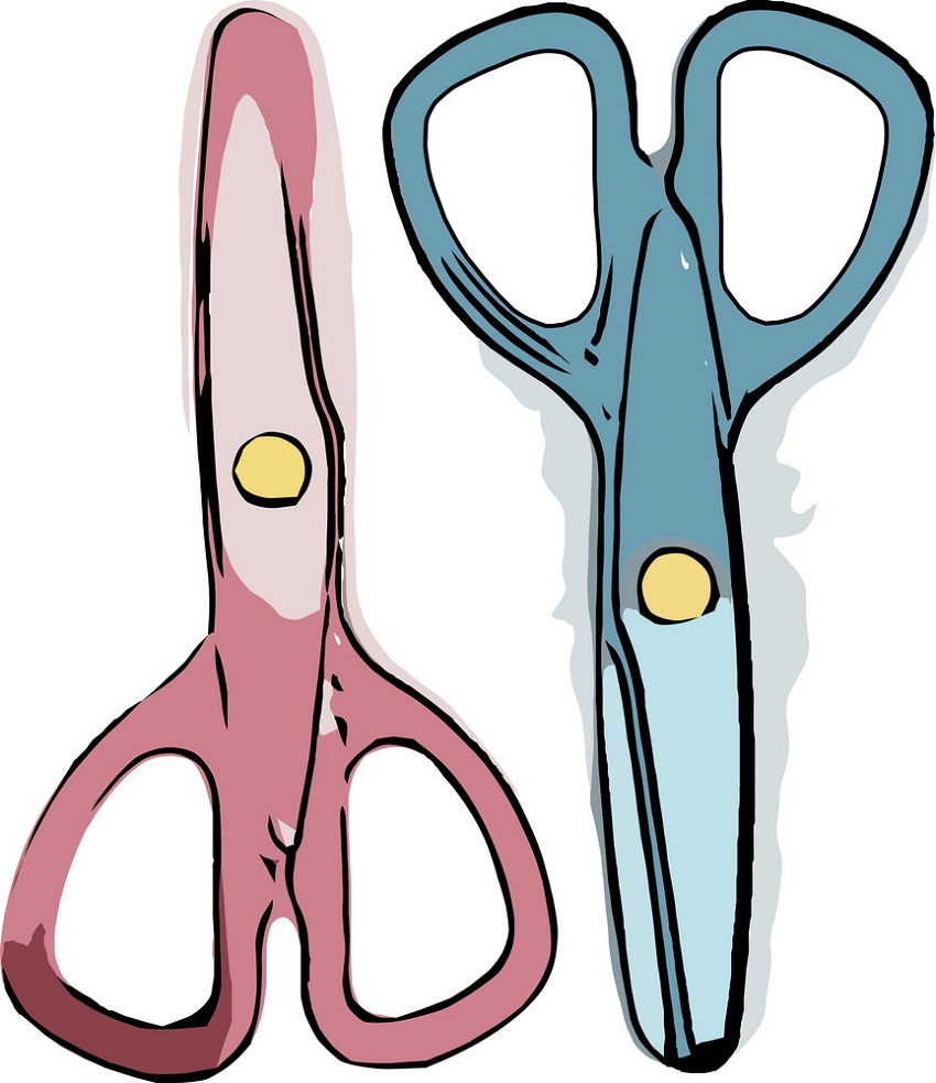 pink and blue scissors